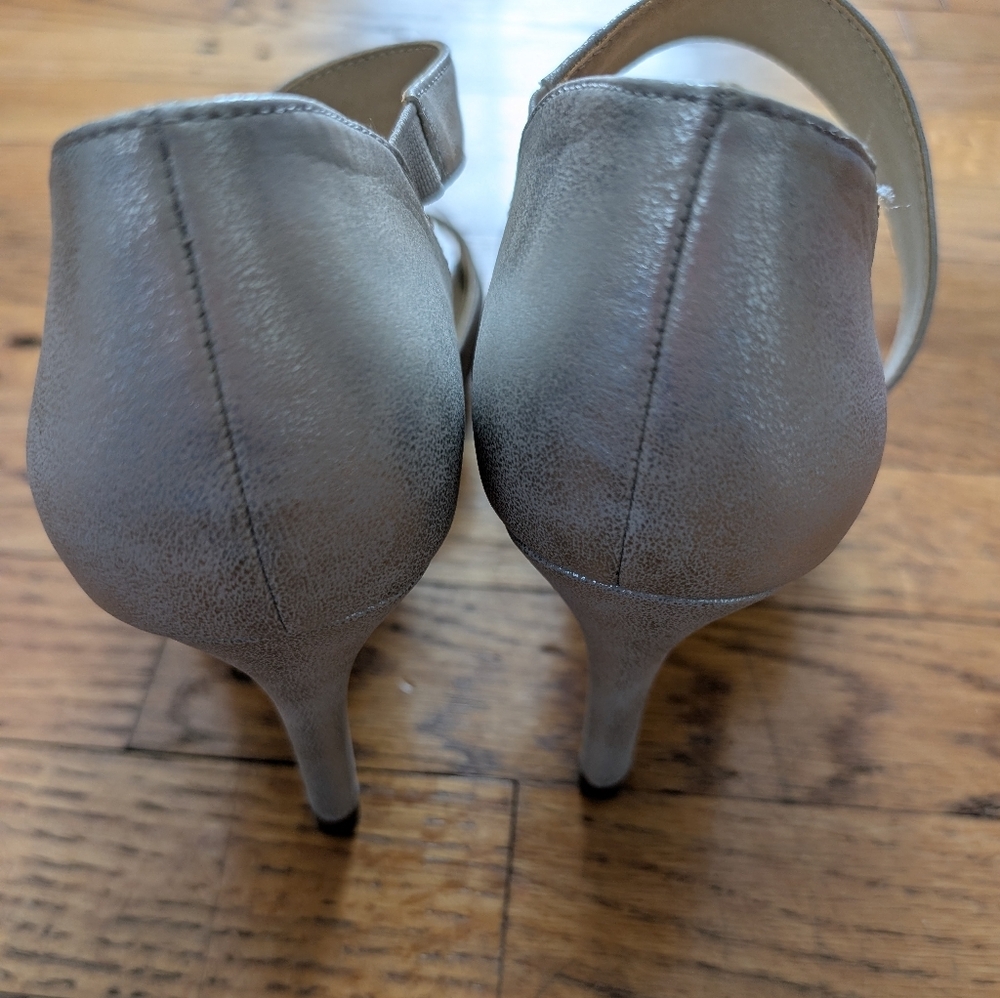 Life Stride Women's Metallic Silver Heels - Picture 6 of 8